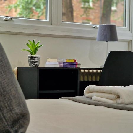 2 Bedrooms Flat In Great Location! لندن المظهر الخارجي الصورة