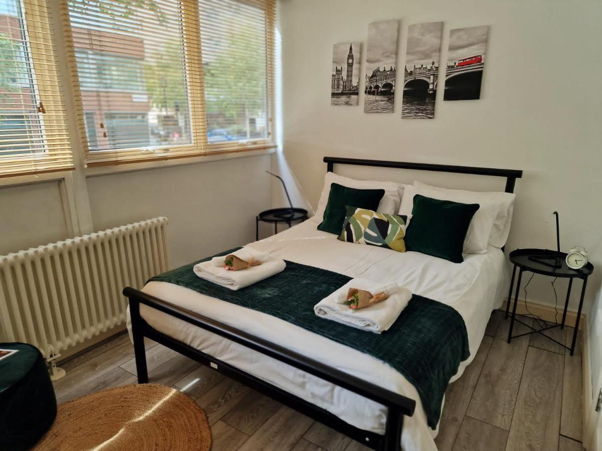 2 Bedrooms Flat In Great Location! لندن المظهر الخارجي الصورة