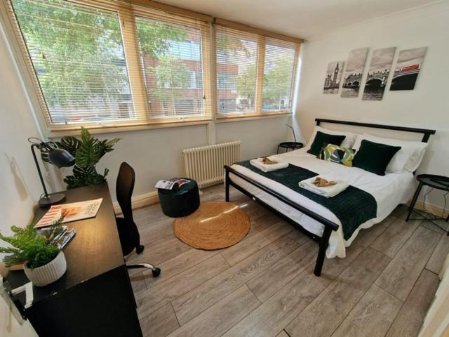 2 Bedrooms Flat In Great Location! لندن المظهر الخارجي الصورة