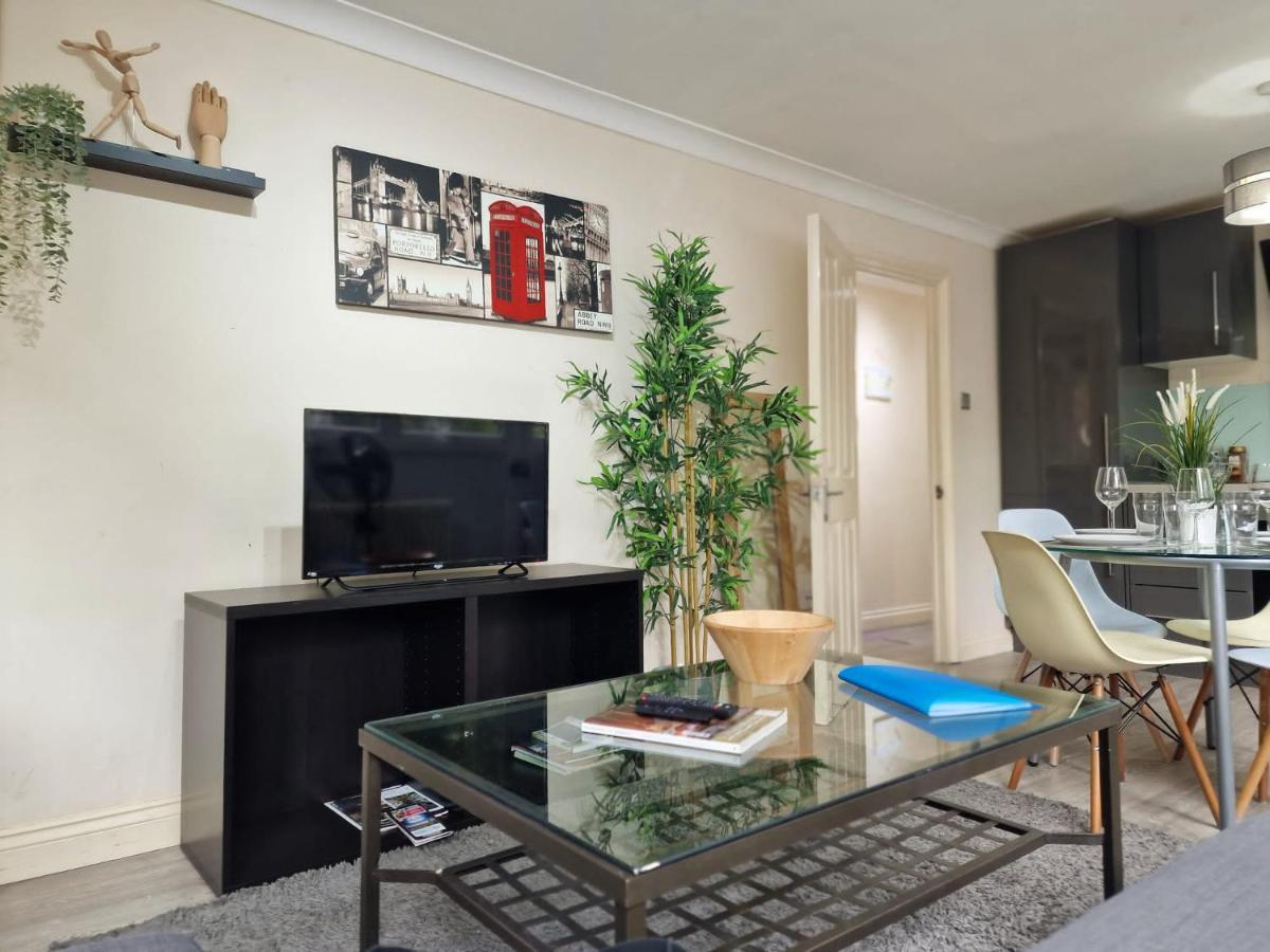 2 Bedrooms Flat In Great Location! لندن المظهر الخارجي الصورة