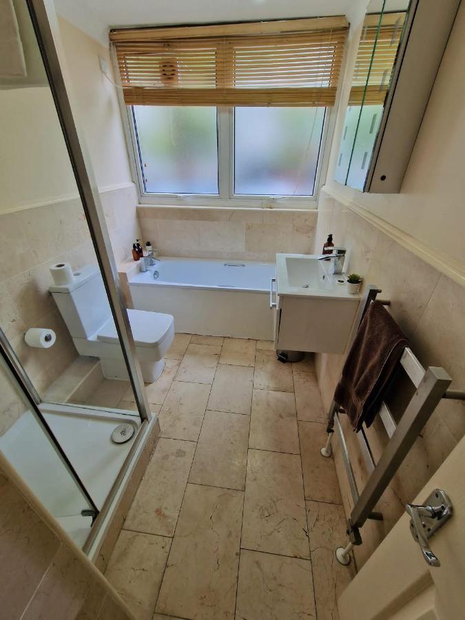 2 Bedrooms Flat In Great Location! لندن المظهر الخارجي الصورة