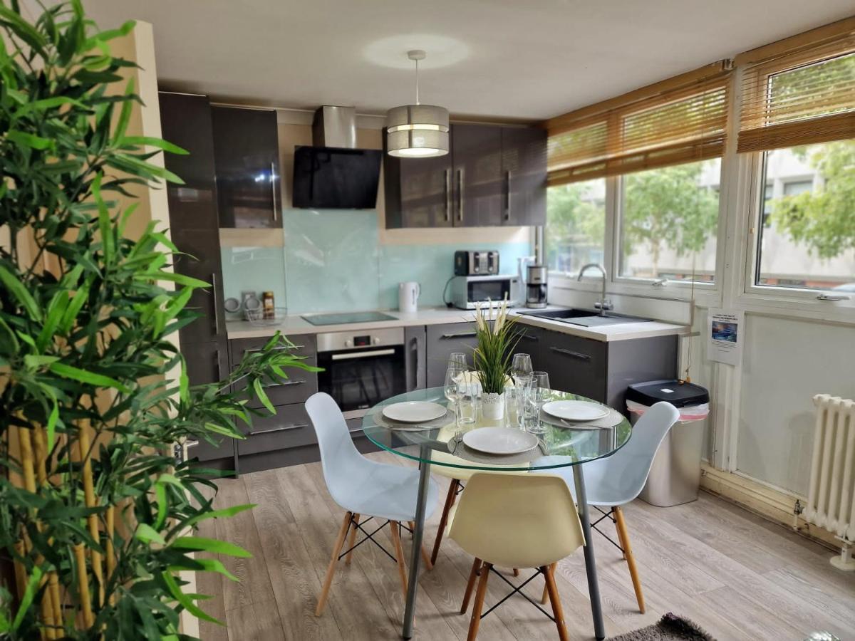 2 Bedrooms Flat In Great Location! لندن المظهر الخارجي الصورة