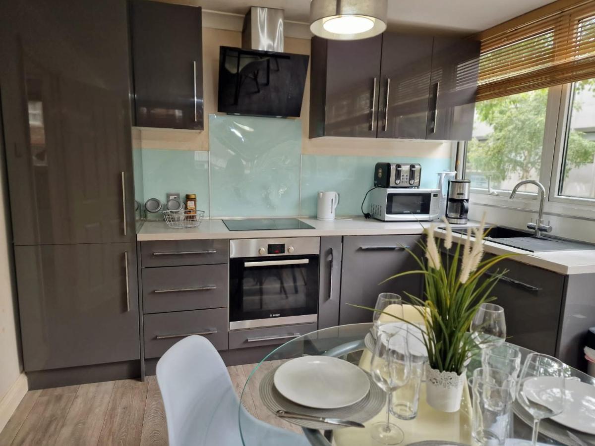 2 Bedrooms Flat In Great Location! لندن المظهر الخارجي الصورة